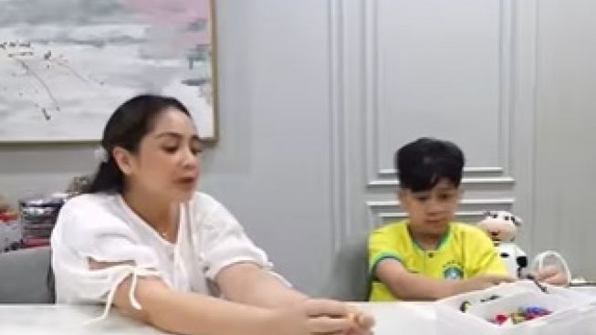 Sultan Mah Bebas! Nagita Slavina Beli Panci di Singapura, Rafathar: Jauh-jauh Banget