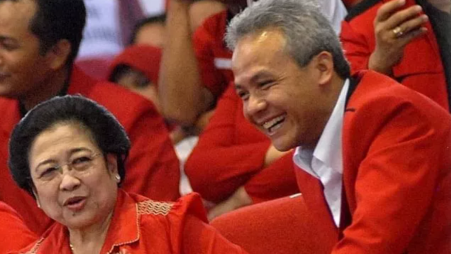 Megawati 'Tak Tersentuh', Gestur dan Ucapan Ganjar saat Beri Sambutan Depan Mega Disorot Tajam: Gak Plong