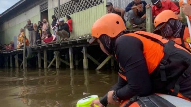 Viral Video Jasad Bocah Tewas Tenggelam Masih Utuh Digendong Buaya, Diantarkan ke Tepi Tanpa Luka Hingga Sukses Dievakuasi