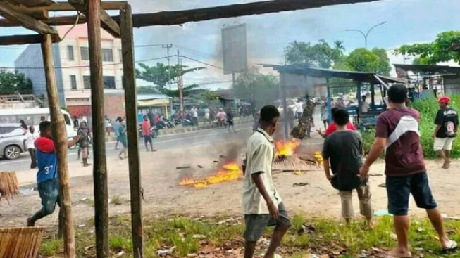 Sadis! Wanita Diduga Penculik Anak Dibakar Hidup-hidup oleh Massa di Papua