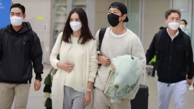 Song Joong Ki Resmi Menikah dengan Katy Louise Sanders, Tuai Hujatan Warganet: Cowok Red Flag