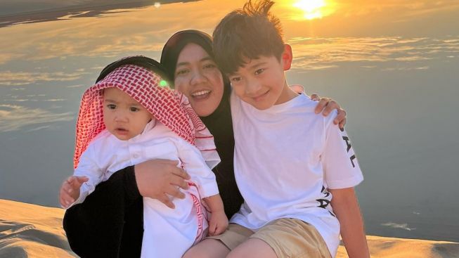 Mbak Lala Suster Rafathar Bantah Ngemis Online, Beberkan Kronologi saat Live Bareng Cipung