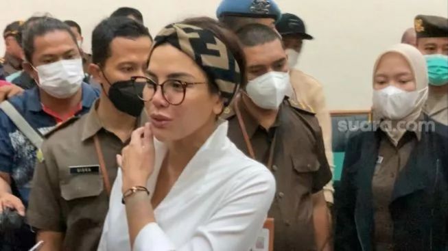 Pedas! Nikita Mirzani Sindir Hotman Paris Tak Punya Wibawa gegera Jadi Pengacara Teddy Minahasa: Dia Bela karena Bayarannya Gede