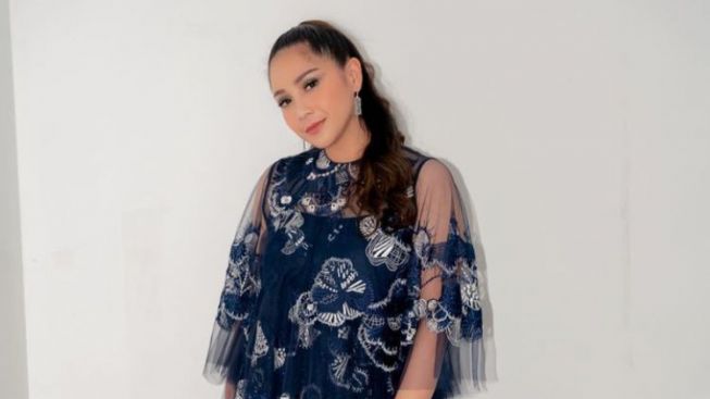 Dandanan Nagita Slavina Diejek Mirip 'Anak TK' oleh Ibu Sendiri, Warganet Bandingkan dengan Style Ayu Ting Ting