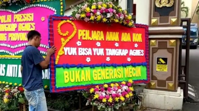 Banjir Karangan Bunga di Polres Metro Jakarta Selatan untuk Keadilan Korban Penganiayaan, Salah Satu Bunyinya: Penjara Anak Ada Kok