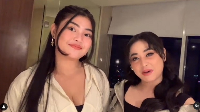 Restui Hubungan Dewi Perssik dan Pilot Rully, Rosa Meldianti Bongkar Sifat Tunangan Depe yang Bikin Keluarga 'Kepincut'