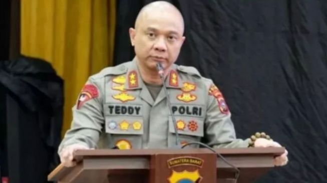 Teddy Minahasa Bongkar 'Borok' Polisi, Banyak Anggota Sisihkan Barang Bukti Narkoba untuk Dipakai Sendiri