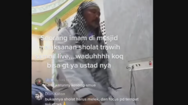 Seorang Imam Tuai Pro dan Kontra Karena Lakukan Live TikTok Saat Shalat