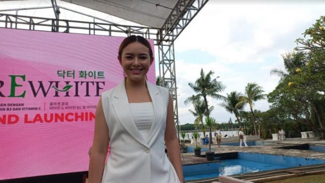 Amanda Manopo Siap Berpasangan dengan Duda, Kode Buat Arya Saloka?