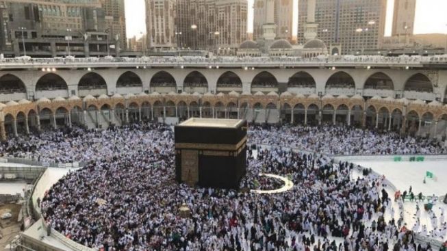 Shalat Menghadap Ka'bah Sama Dengan Menyembah Berhala? Begini Penjelasan Habib Jafar