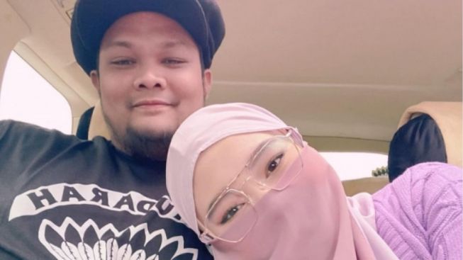 Virgoun Ngotot Ingin Cerai Diduga demi Selingkuhan, Inara Rusli Nangis-nangis ke Ustaz Derry Sulaiman