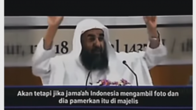 Imam Masjid Madinah Sindir Kelakuan Jemaah Indonesia yang Suka Selfie Saat Ibadah