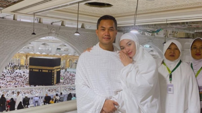 Umrah Bareng Sirajuddin Mahmud, Zaskia Gotik Didoakan Istikamah Berjilbab