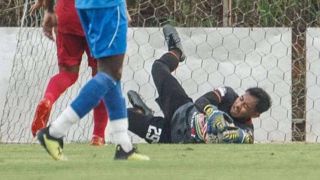 Mantan Kiper Persija Resmi Gabung Arema FC