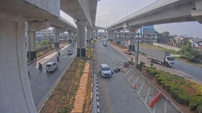 Avanza Tabrak dan Lindas Pemotor di Pintu Tol Cakung, Bermula dari Cekcok Tetangga