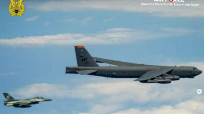 Untuk Pertama Kalinya Pesawat Pengebom B-52 Amerika Beroperasi Di Indonesia