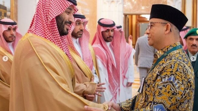 Media Resmi Arab Saudi Pamer Foto Anies Jabat Tangan Pangeran MBS di Makkah, Ganjar Tak Disorot