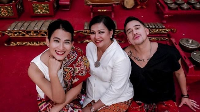 Memutuskan Jadi Perempuan, Oscar Lawalata Sebut Banyak Pria Normal Tertarik Pada Transgender