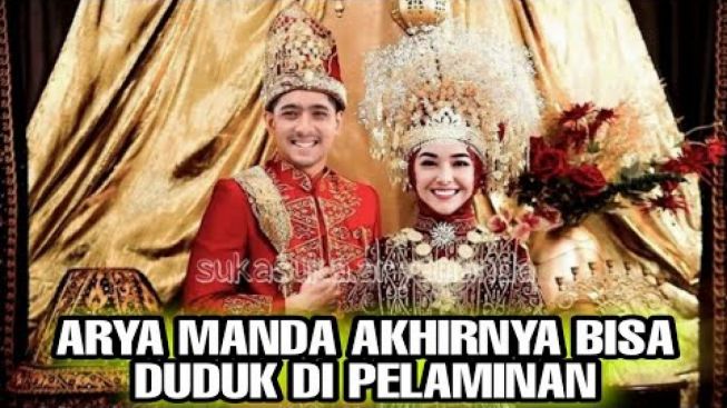 CEK FAKTA: Amanda Manopo dan Arya Saloka Akhirnya Duduk di Pelaminan, Semua Keluarga Bahagia