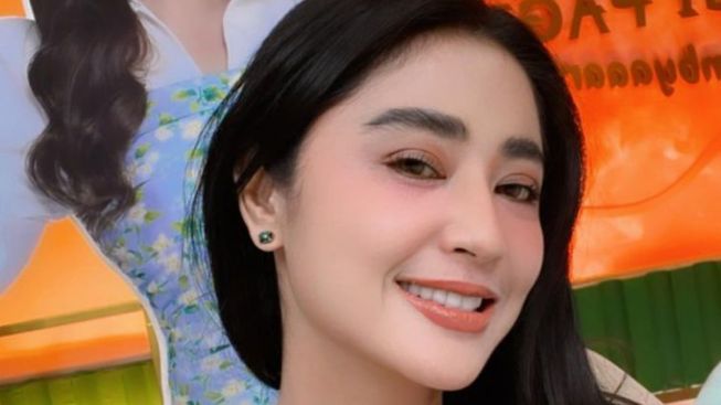 Dewi Perssik Gembar-Gembor Dilamar Rusli Pilot Gaji Rp 200 Juta, Eh Masa Lalu Malah Dibongkar