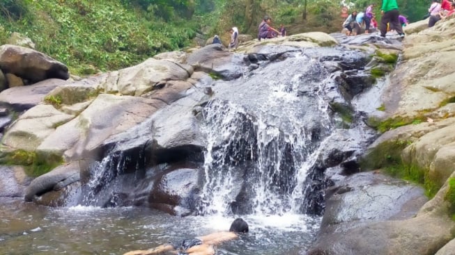 Berjarak Kurang dari 100 Kilometer Luar Jakarta, Sudah Bisa Berendam Adem di Curug Panjang