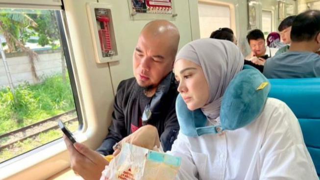 Ahmad Dhani Unggah Foto Mesra Bareng Mulan Jameela, Ramai Sindiran: Dulu Umpet-umpetan