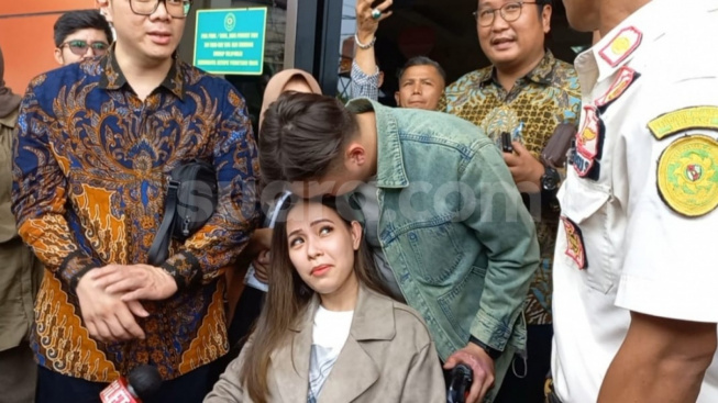 Lady Nayoan Dapat Kejutan Ulang Tahun, Ciuman Mesra di Kening dari Rendy Kjaernett