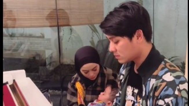 Nyanyi Lagu Virgoun Diiringi Rizky Billar, Suara Lesti Banjir Pujian: Bikin Haru..