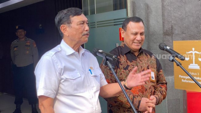 Momen Luhut Senyum Simpul Ditanya Bakal Pilih Prabowo di Pilpres 2024: Waktu yang Menjawab
