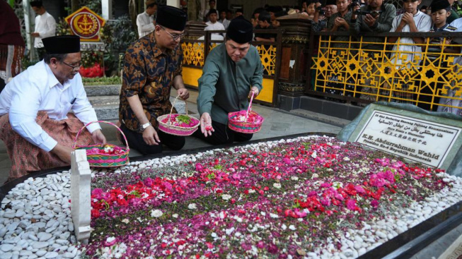 Mohon Kesuksesan Piala Dunia U-17 saat Ziarah ke Makam Pendiri NU, Erick Thohir Dicap Syirik, Bagaimana Hukum Tawasul dalam Islam?