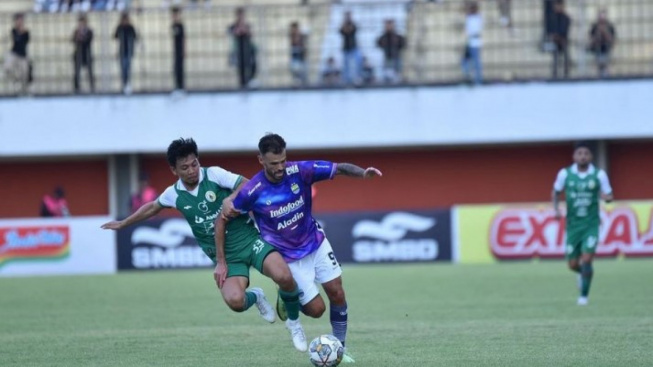 Tyronne Del Pino Kembali, Persib Dihantui Dilema Madinda