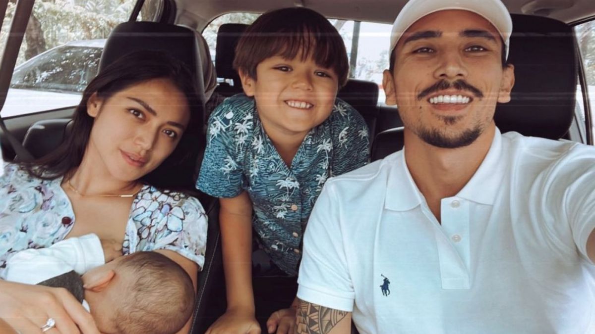Jessica Iskandar dan Vincent Verhaag bersama dua anaknya. [Instagram]