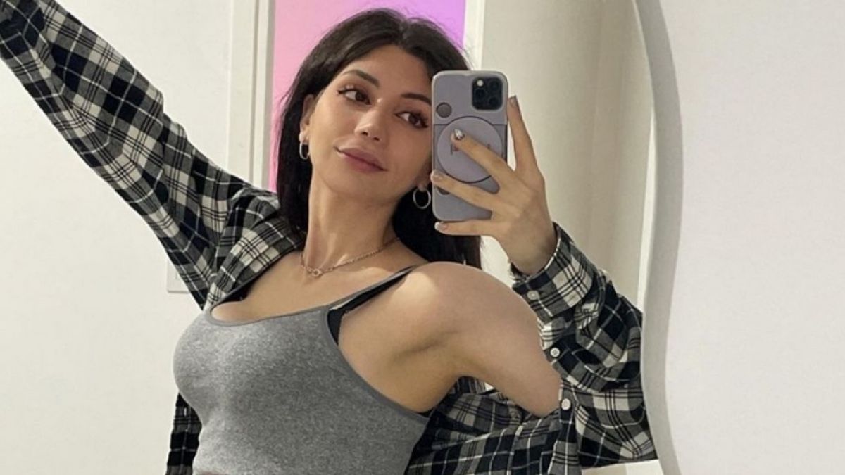 7 Potret Seksi Sofi Maure, Wanita yang Nikahi Diri Sendiri Lalu Cerai Sehari Kemudian