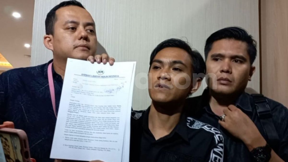 Asosiasi Lawyer Muslim Indonesia usai mengadukan video syur mirip Rebecca Klopper. [Suara.com/Tiara Rosana]