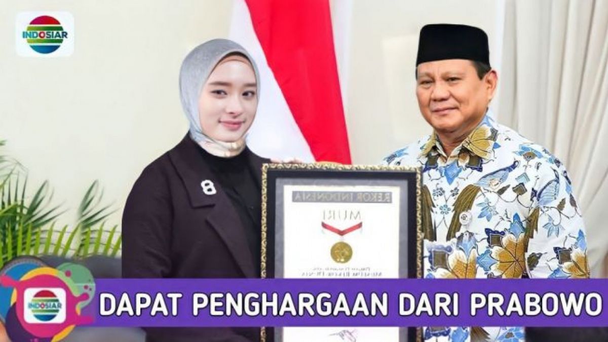 Cek Fakta: Inara Rusli dapat penghargaan dari Menhan Prabowo Subianto. (YouTube)