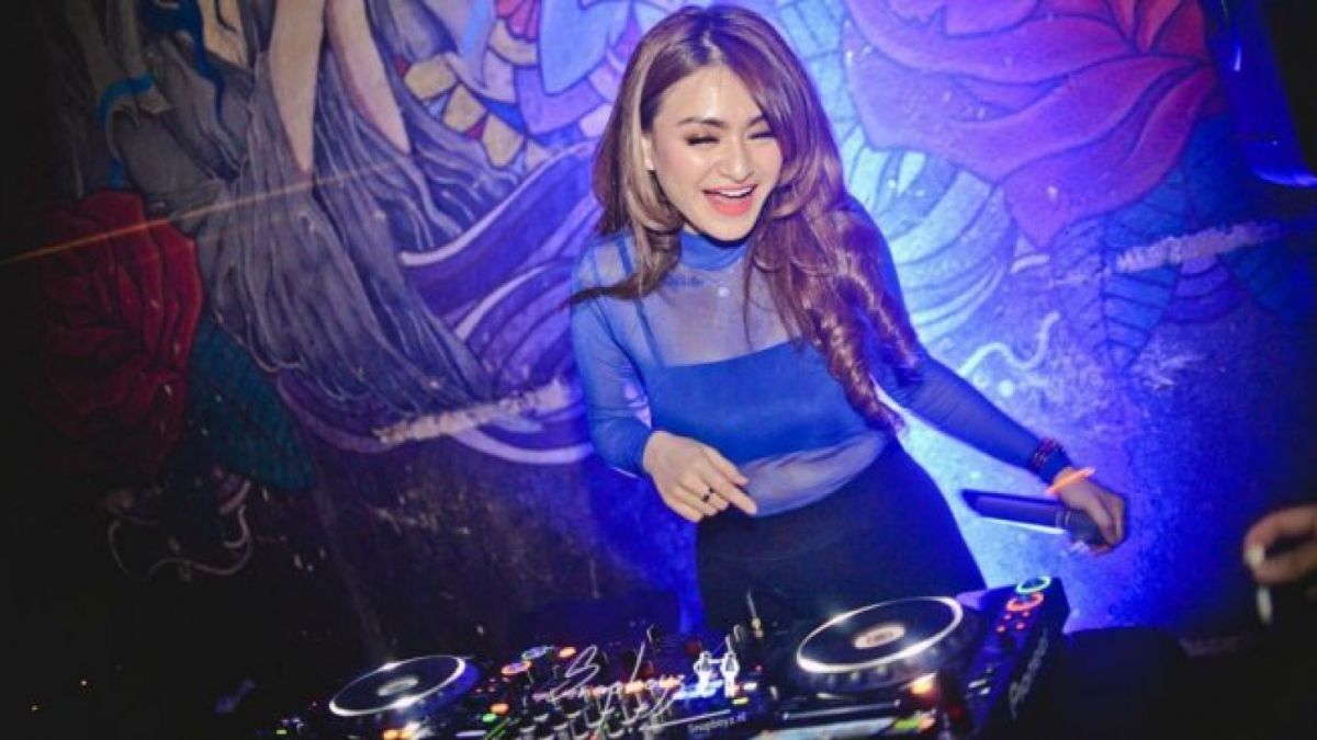 Viral Foto Lawas Nathalie Holscher Saat Nge-Dj dengan Pakaian Seksi. [Instagram]