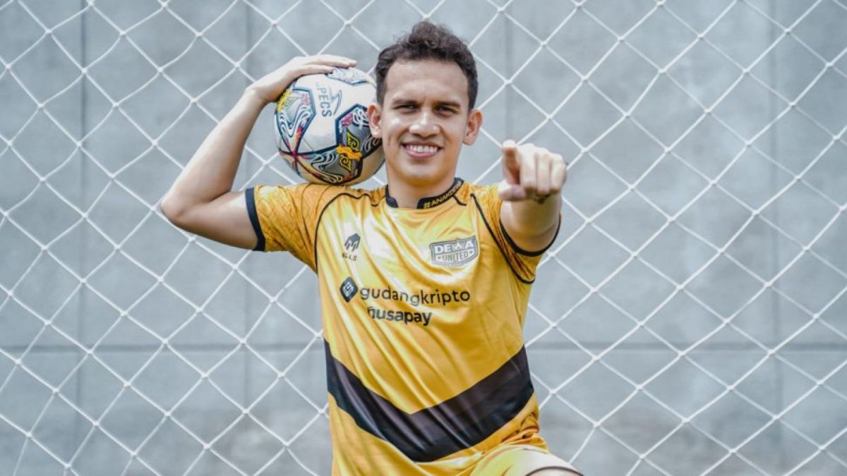 Egy Maulana Vikri Resmi berbaju Dewa United (Dok. Dewa United).