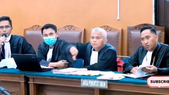 Panas! Adu Mulut Kuasa Hukum Irfan Widyanto vs Jaksa, Acungkan Jempol ke Bawah