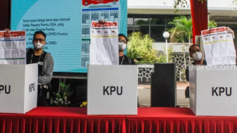 Perang Bintang PAN vs PDI P di Pemilu 2024: 'Hipnotis' Uya Kayu Cs Lawan 'Banyolan' Denny Cagur Dkk