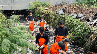 Aksi Pandawara Group Bersih-bersih Sampah Sungai Diacungi Jempol Oleh Ridwan Kamil Hingga Diberi Mobil Operasional