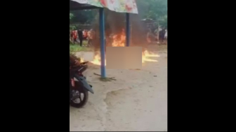 Kronologi Wanita di Sorong Dituduh Penculik Anak Diarak Setengah Bugil hingga Dibakar