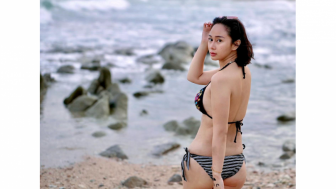 Denise Chariesta Pamer Foto Pake Bikini Jepretan JK, Netizen Saranin Telanjang Aja Sekalian