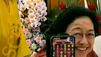 CEK FAKTA: Bu Mega dan Puan Maharani Terciduk Main Judi Slot