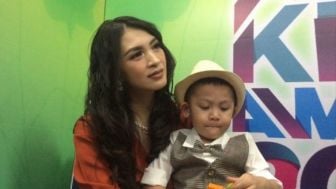 Ramadhan 2023: Donita Harap Sang Anak Bisa Full Puasa