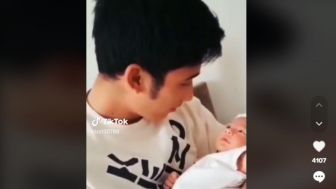 Disebut Sudah Bertemu Anak Nissa Asyifa, Momen Alshad Ahmad Gendong Bayi Viral: Itu Anaknya