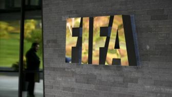 Cek Fakta: Resmi Dinonaktifkan, Erick Thohir Menangis, FIFA Kasih 10 Sanksi, Liga 1 Ikut Dibekukan, Benarkah?