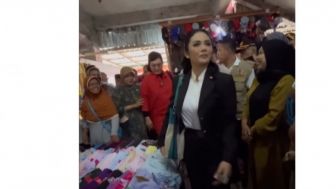 Ternyata Karena Ini Krisdayanti Dihujat Banyak Netizen Saat ke Masjid