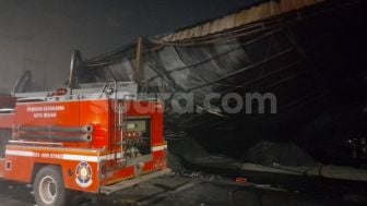 Pemilik Pabrik Plastik di Bekasi yang Terbakar Selama 24 Jam Ternyata Sosok Dermawan: Rutin Kasih Bantuan ke Panti Jompo