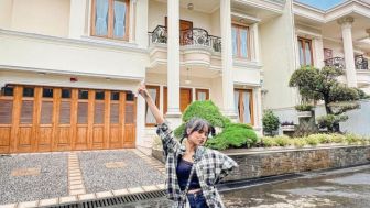 Rumah Mewah yang Dibeli Fuji Dituding Hasil Pencucian Uang, Eks Kekasih Thariq Kasih Balasan Menohok
