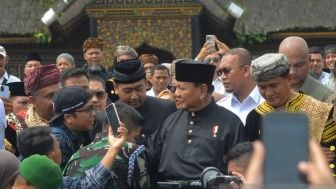 CEK FAKTA: Prabowo Subianto Mudur dari Kabinet Kerja, Diam-diam Tikam Jokowi dari Belakang